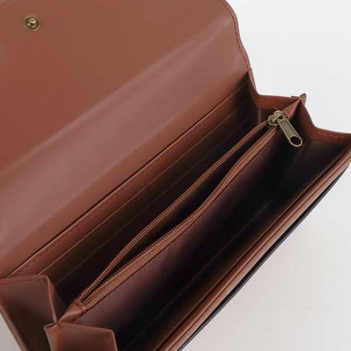 V4H1528AE3A57B73E794A8515E01C0750C1R7104893P7